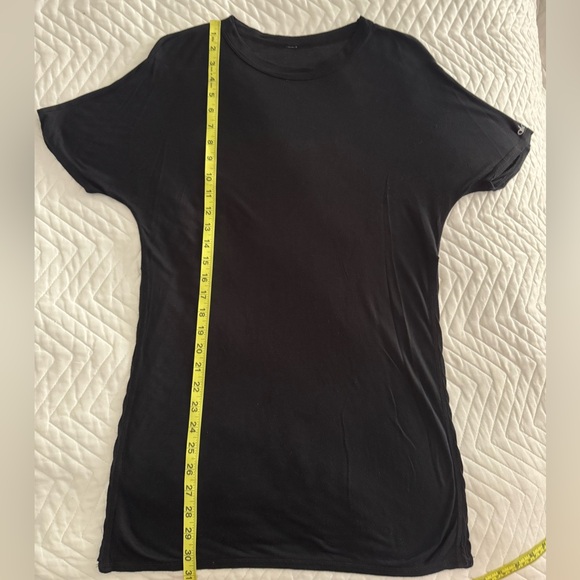 ALO Yoga Dreamer Split Side Short Sleeve Tee Black - Picture 6 of 10